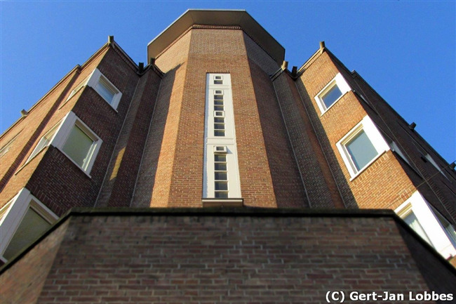 De achthoekige toren op de hoek Roelof Hartstraat-Hobbemakade
              <br/>
              Gert-Jan Lobbes, 2018